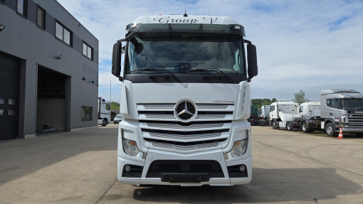 Mercedes-Benz--Actros 1945