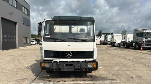 Mercedes-Benz--SK 809
