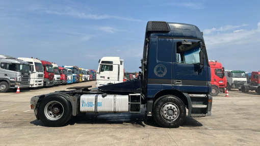 Mercedes-Benz--Actros 1835