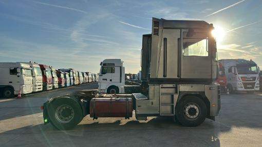 Renault--Magnum AE 420