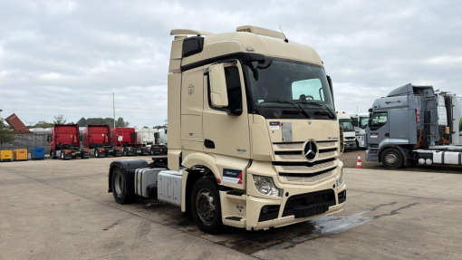 Mercedes-Benz--Actros 1845