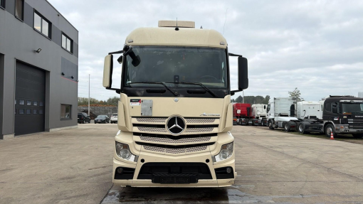 Mercedes-Benz--Actros 1845