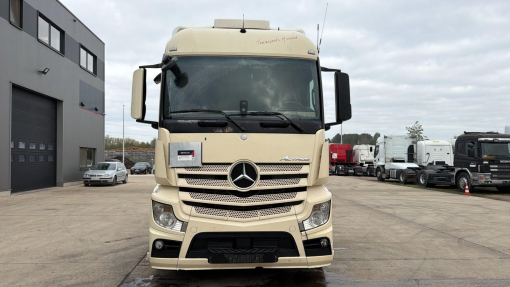 Mercedes-Benz--Actros 1845