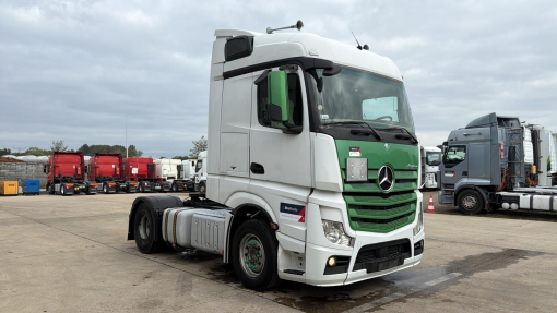 Mercedes-Benz--Actros 1845