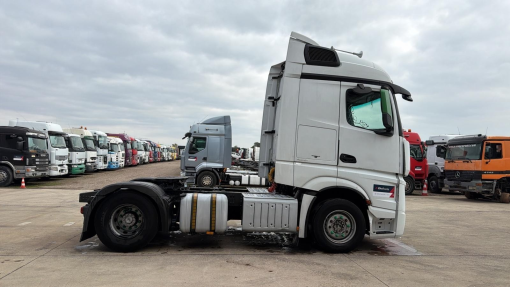Mercedes-Benz--Actros 1845