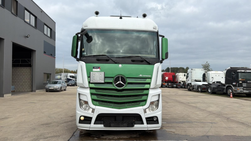 Mercedes-Benz--Actros 1845