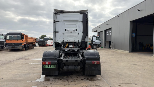 Mercedes-Benz--Actros 1845