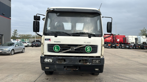 Volvo--FL 220