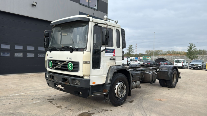 Volvo--FL 220