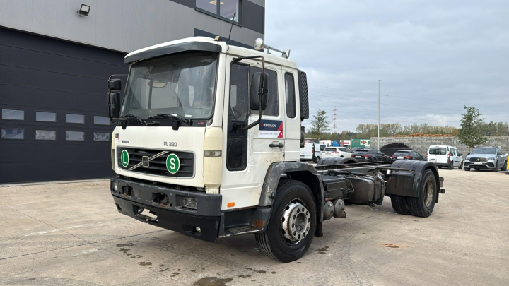 Volvo--FL 220