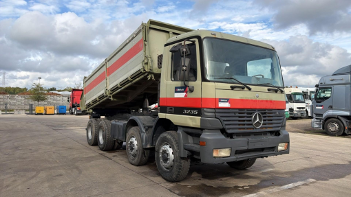 Mercedes-Benz--Actros 3235