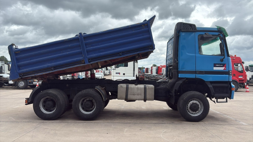 Mercedes-Benz--actros 3340