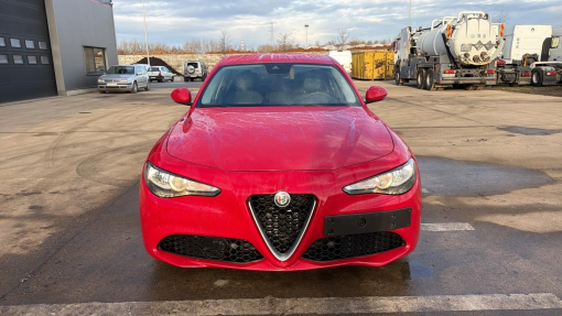 Alfa Romeo-Giulia 2.0T-