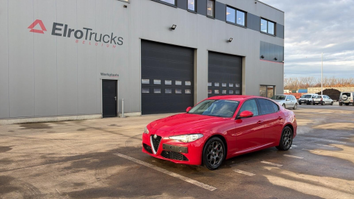 Alfa Romeo-Giulia 2.0T-