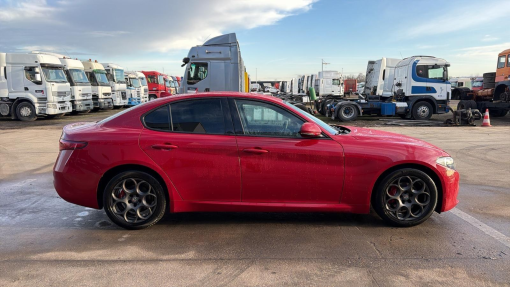 Alfa Romeo-Giulia 2.0T-