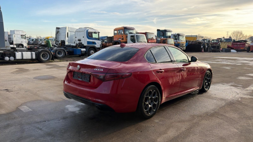 Alfa Romeo-Giulia 2.0T-