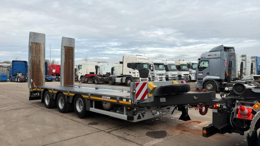 Max Trailer--max 300