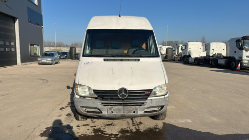Mercedes-Benz-Sprinter-