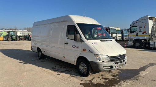 Mercedes-Benz-Sprinter-