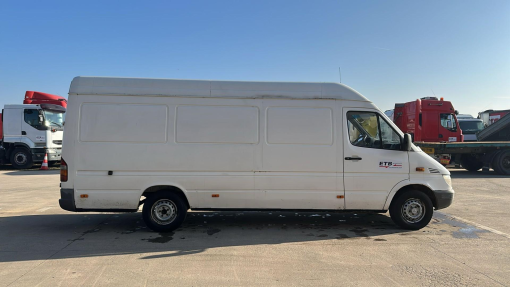 Mercedes-Benz-Sprinter-