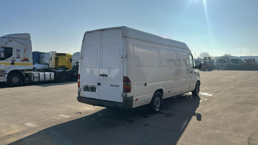 Mercedes-Benz-Sprinter-