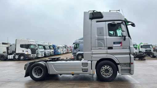 Mercedes-Benz--actros 1844