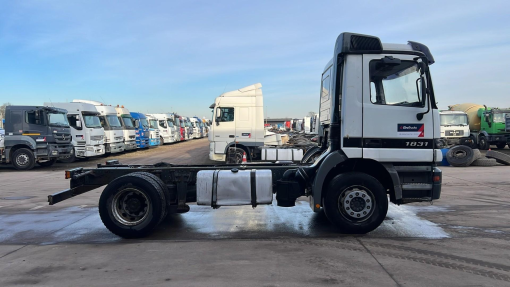 Mercedes-Benz--Actros 1831