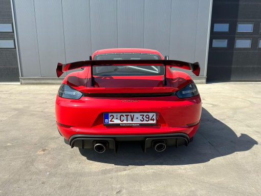 Porsche-718 Cayman GT4 RS-