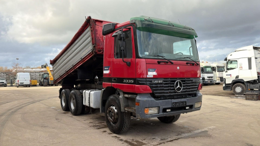 Mercedes-Benz--Actros 3335