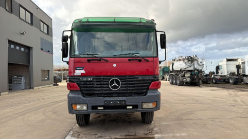 Mercedes-Benz--Actros 3335